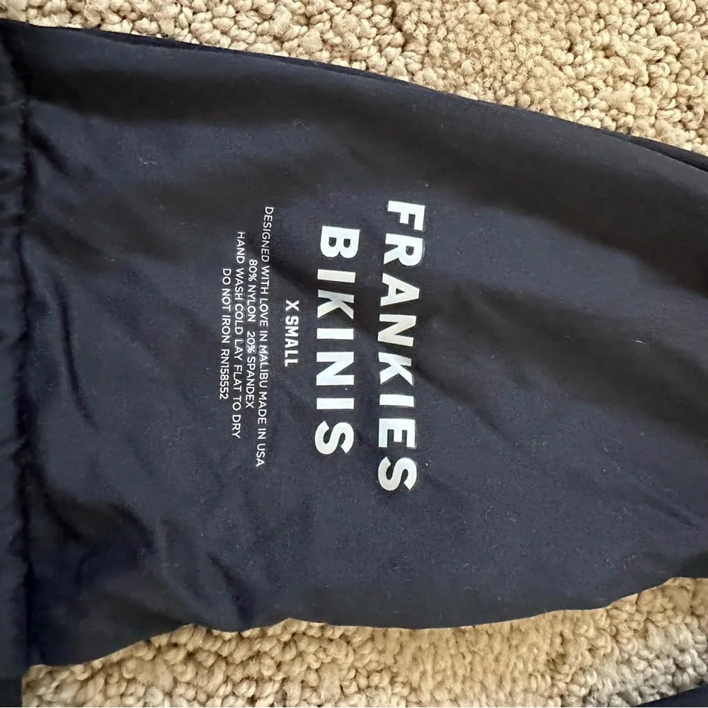 FRANKIES BIKINIS bikini top